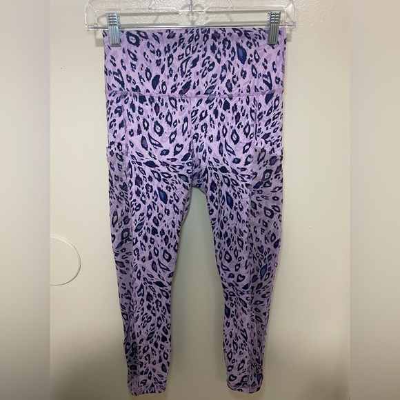 ✨Fabletics Cheetah Print Leggings Size XS - Picture 1 of 7